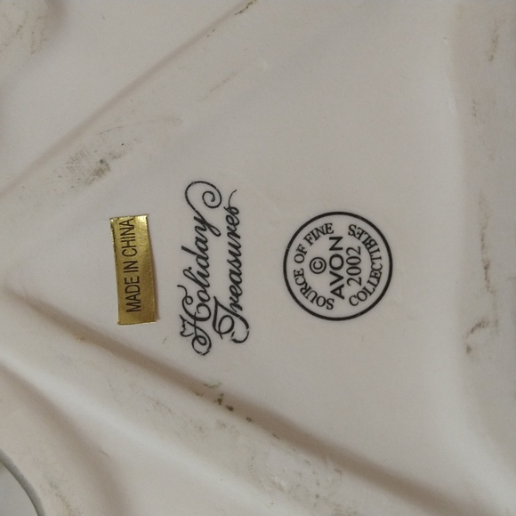 Vintage 2002 Avon Collectibles Holiday Treasures Porcelain Nativity Set - Picture 5 of 7